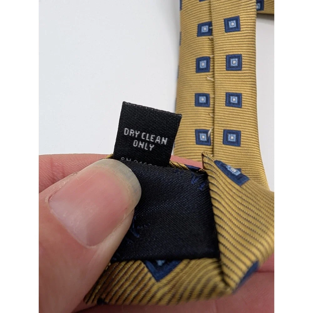 Jos. A. Bank Traveler 100% Silk Men's Neck Tie Geometric Squares